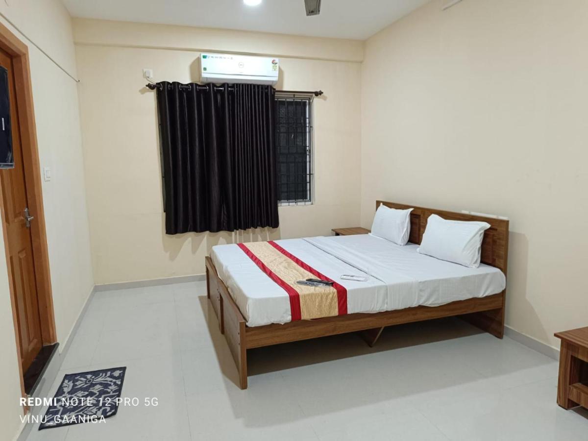 Premier Inn Lodge Мангалор Экстерьер фото