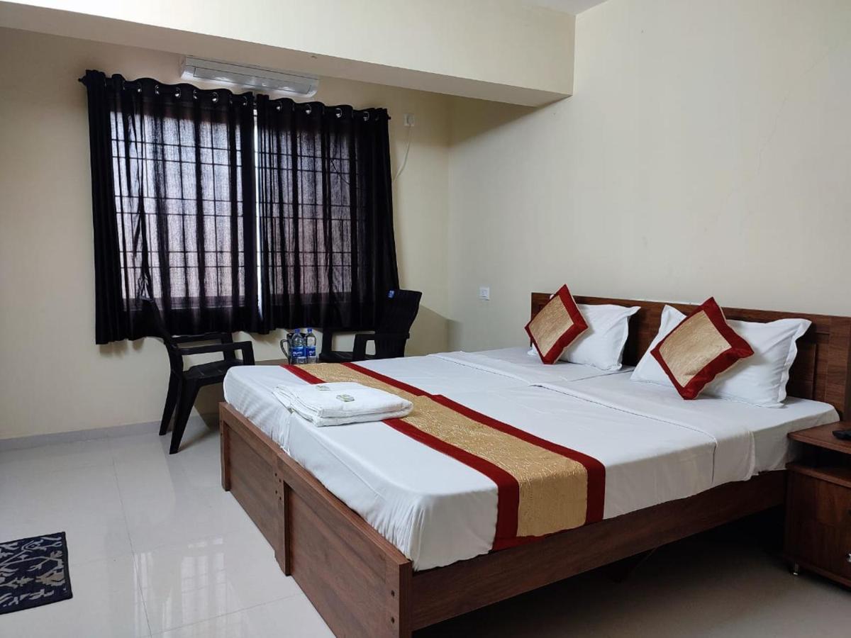 Premier Inn Lodge Мангалор Экстерьер фото